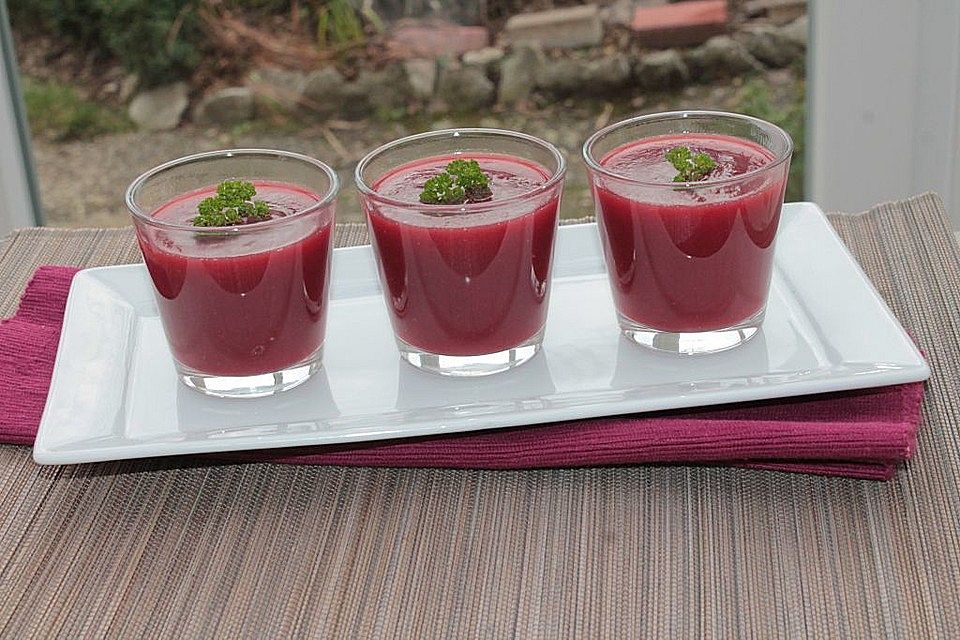 Rote Bete-Suppe mit Balsamico