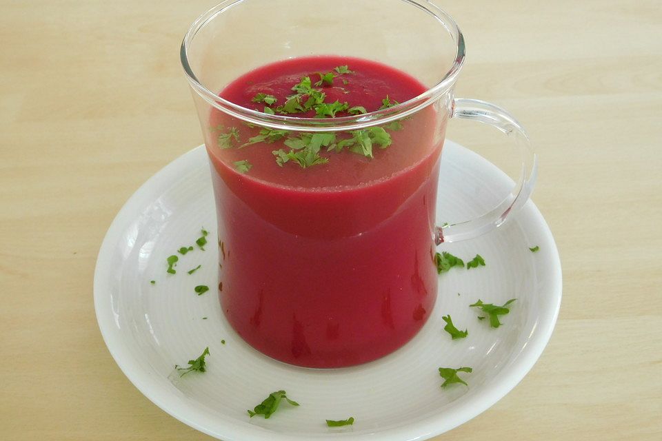 Rote Bete-Suppe mit Balsamico