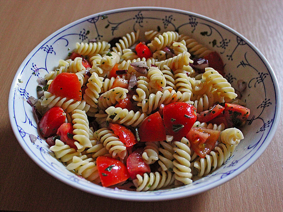 Nudeln in Tomatensalat von Kesselchaotin| Chefkoch