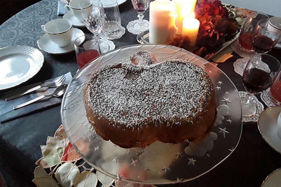 Saftiger Apfelkuchen mit Zimt und Ahornsirup