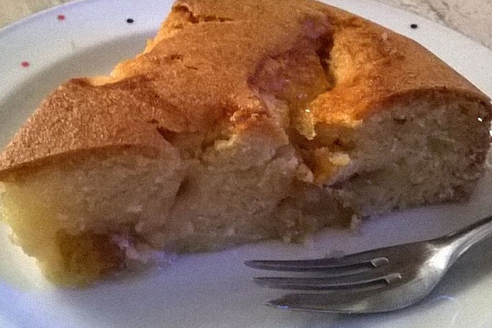 Saftiger Apfelkuchen mit Zimt und Ahornsirup