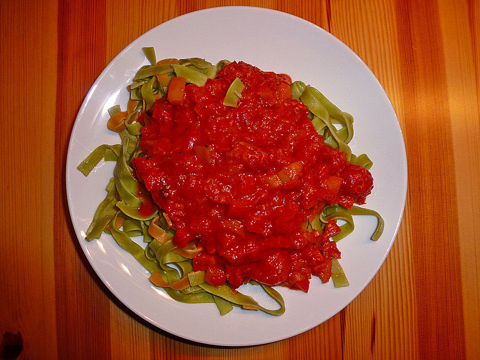 Nudeln auf Tomaten-Paprika-Ragout von Roggenkörnchen| Chefkoch