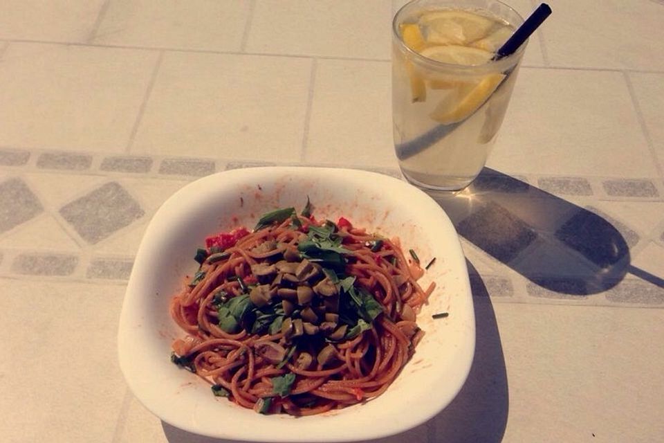 Vollkornspaghetti mit Kirschtomaten aus dem Backofen