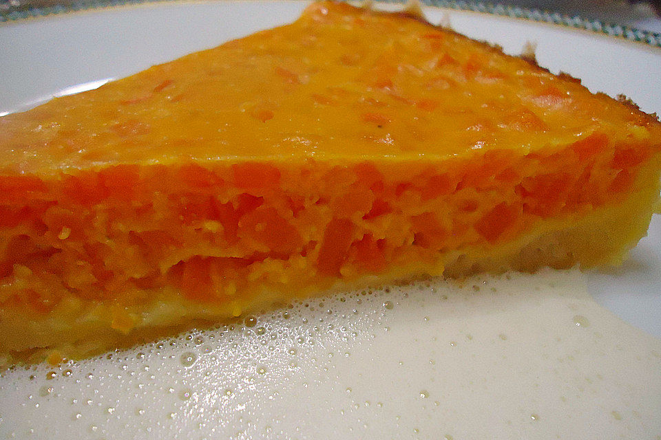 Kürbis-Ingwer-Quiche mit Zimtsauce