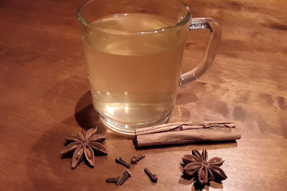 Weißer Edel-Glühwein