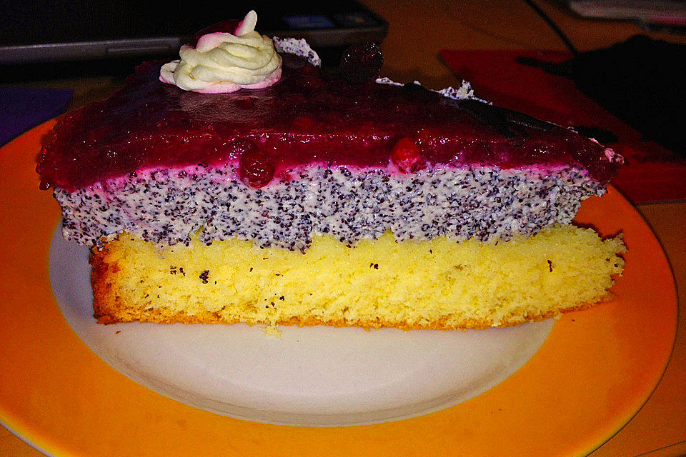 Mohn-Quark Torte mit Preiselbeeren