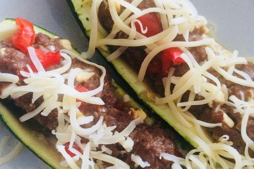 Low Carb Zucchinischiffchen