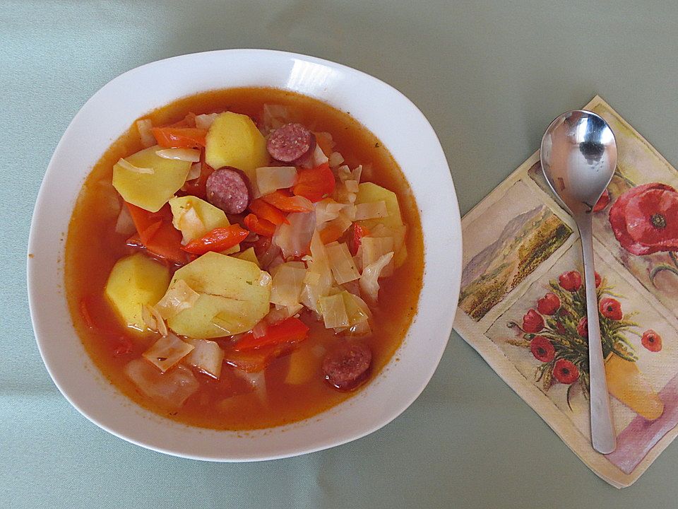 Weißkohltopf mit Knackern, Kartoffeln, Tomaten und Paprika von ...