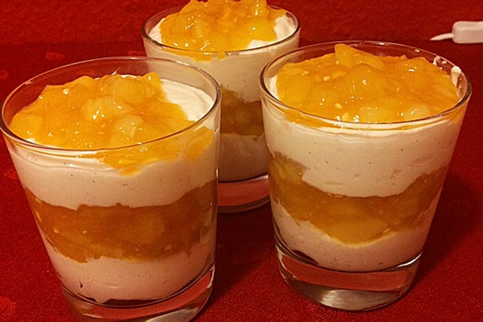 Vanillequark mit Apfel-Birnen-Kompott