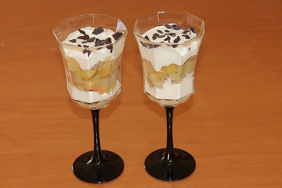 Vanillequark mit Apfel-Birnen-Kompott