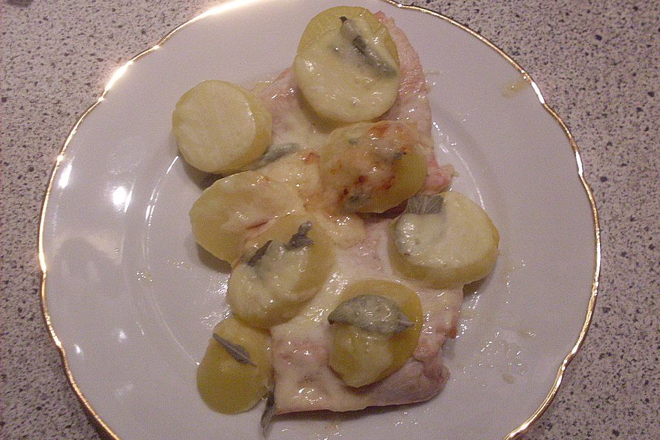 Überbackene Putensteaks mit Kartoffelkruste