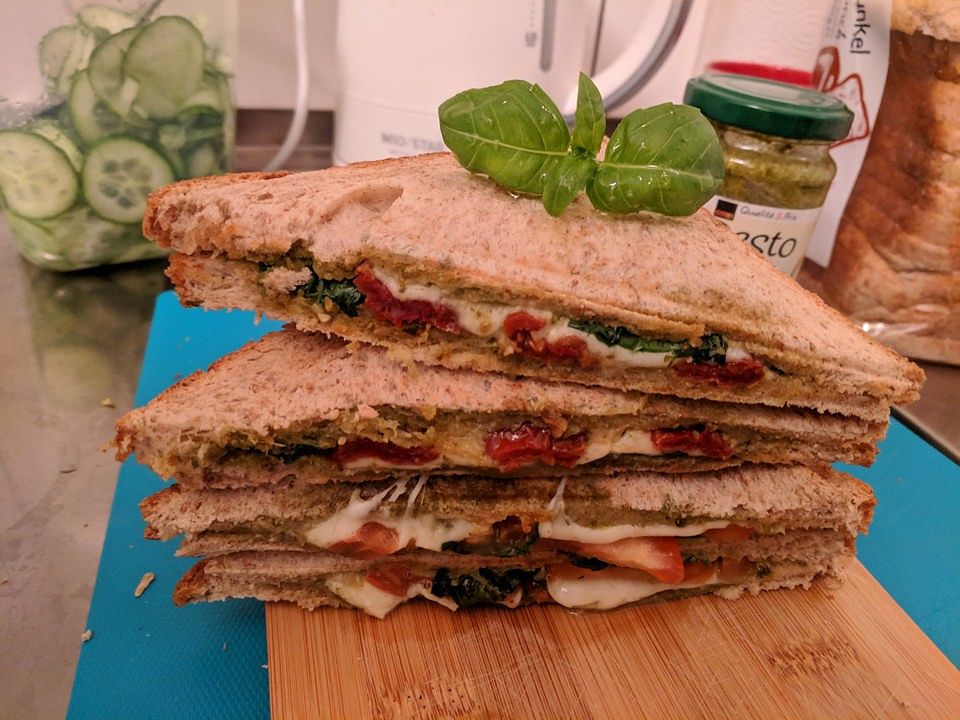 Tomaten-Mozzarella-Toast von heliundmama| Chefkoch Tomaten-Mozzarella-Toast von heliundmama| Chefkoch