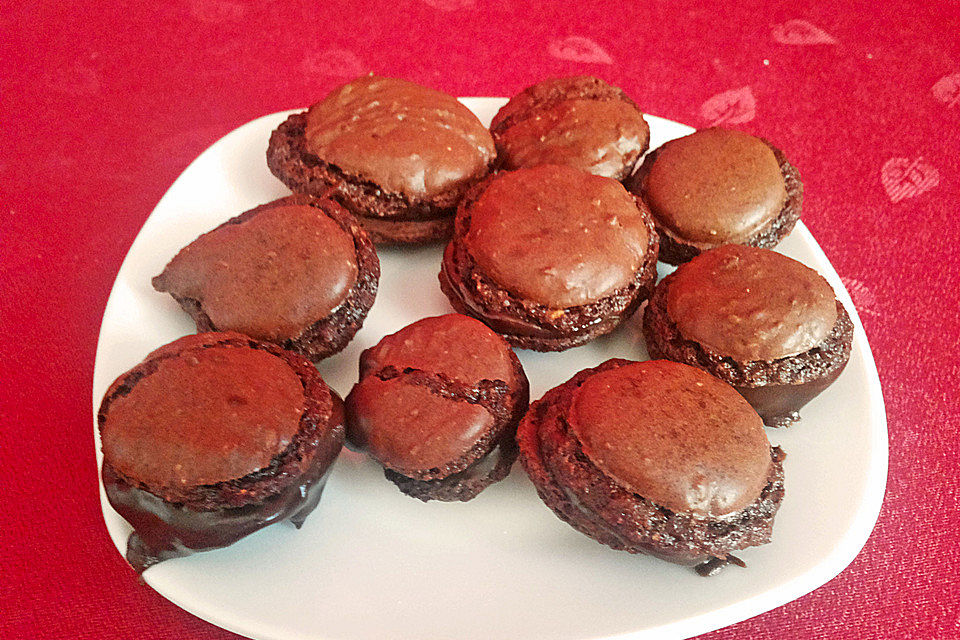 Schokoladen-Macarons mit Schoko-Ganache