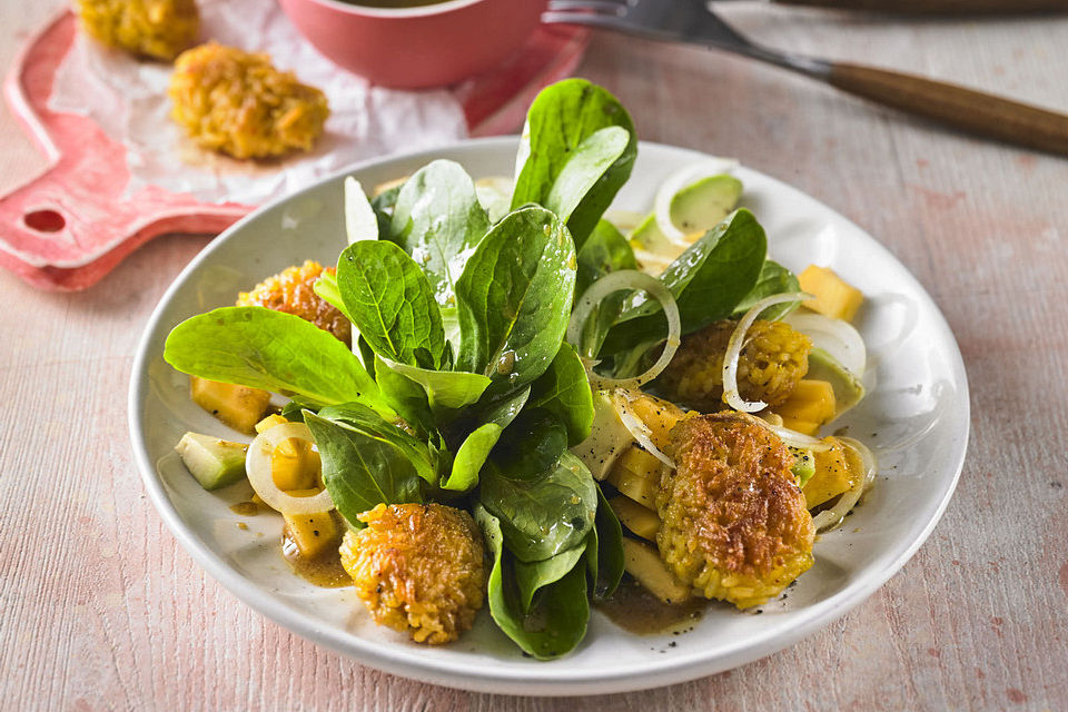 Jankos fruchtiger Feldsalat mit Avocado-Reisbällchen