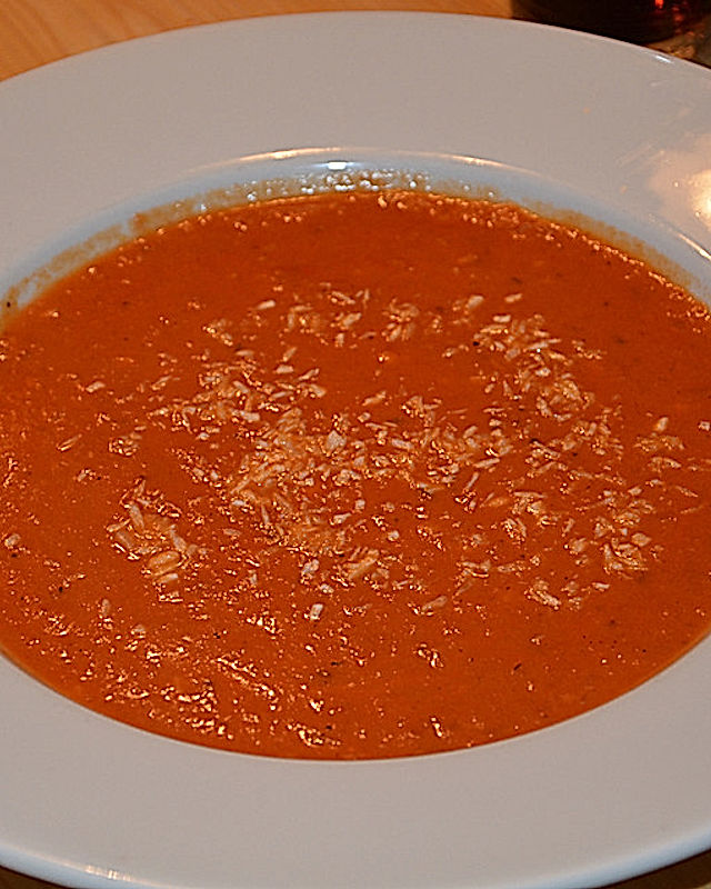 Vegane Tomatensuppe mit Kokosmilch und Mangochutney