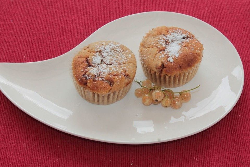 Muffins mit weißen Johannisbeeren