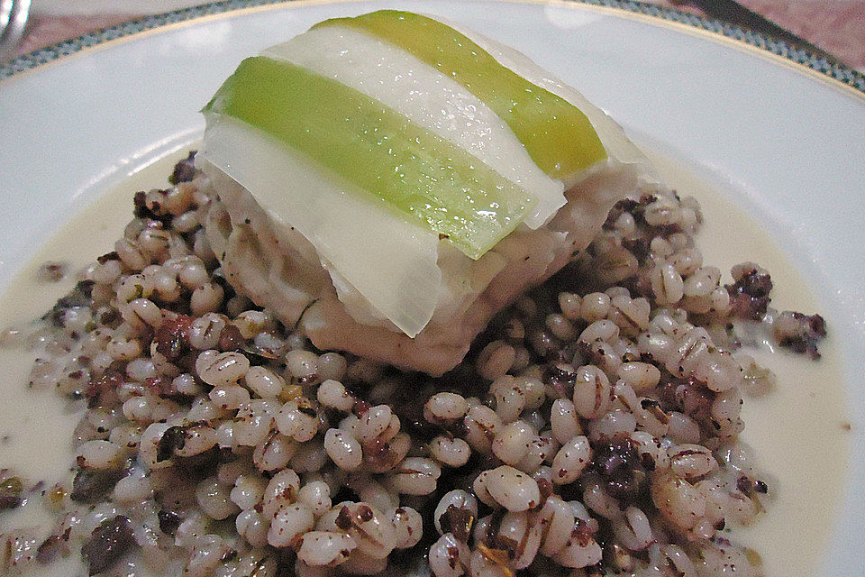 Zanderfilet mit Lauchhaube auf Blutwurst-Graupen