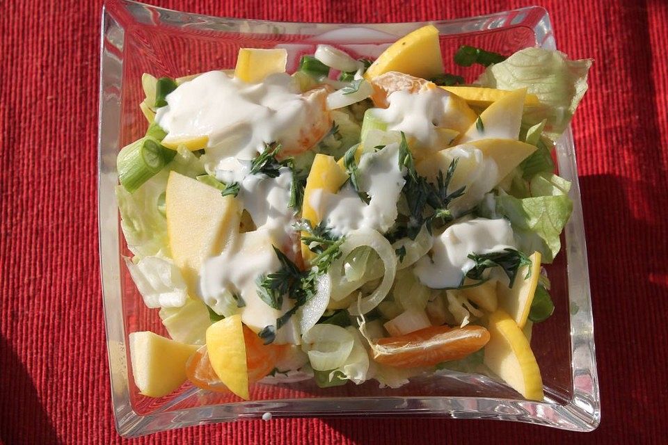 Fruchtiger Eisberg-Lauch Salat