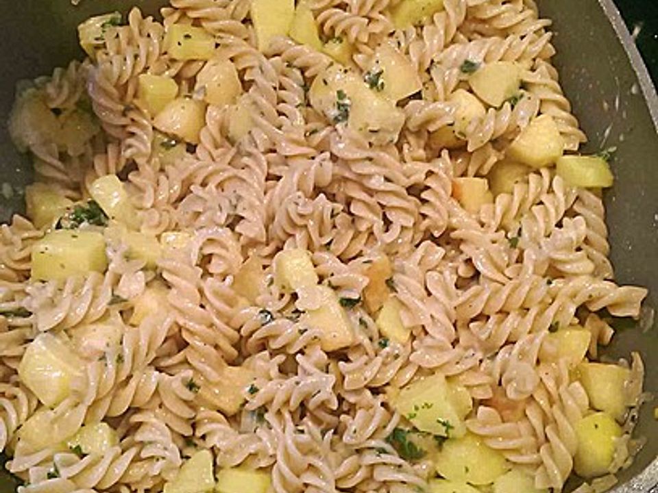 Apfel-Kartoffeln-Nudeln von Nillpferdchen | Chefkoch