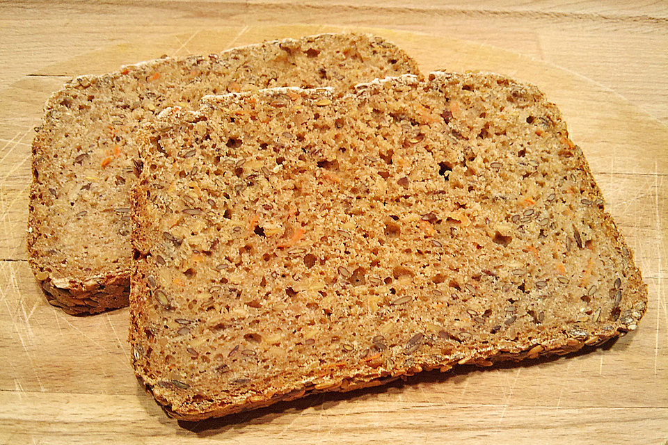 Saftiges Leinsam-Möhren-Vollkornbrot