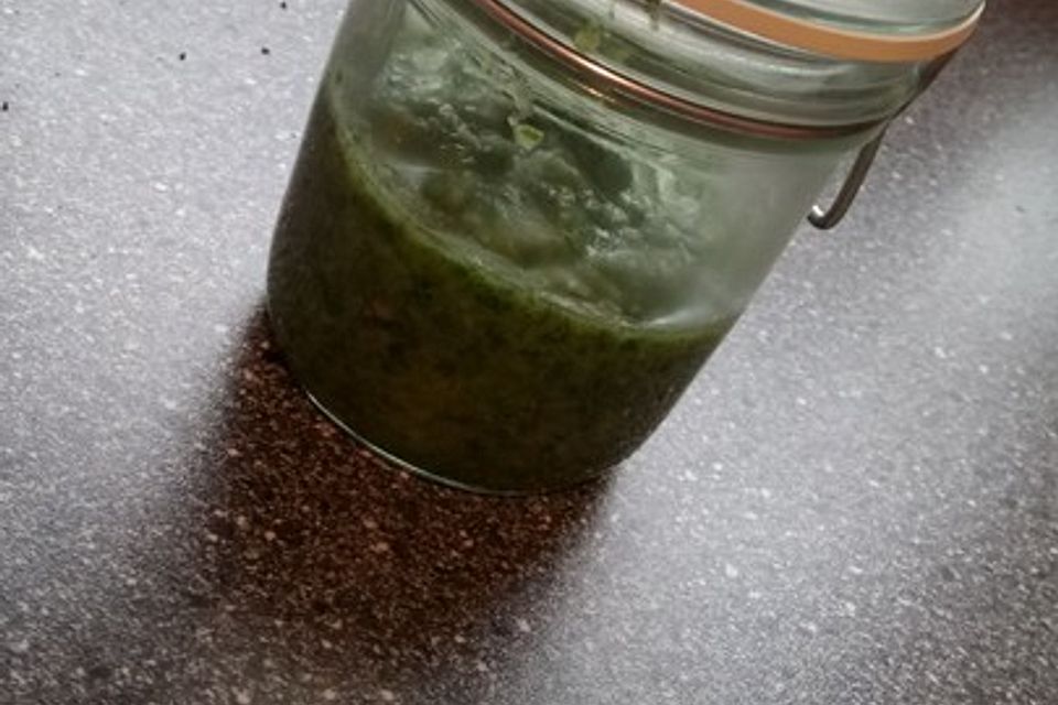 Veganes Basilikum-Pesto