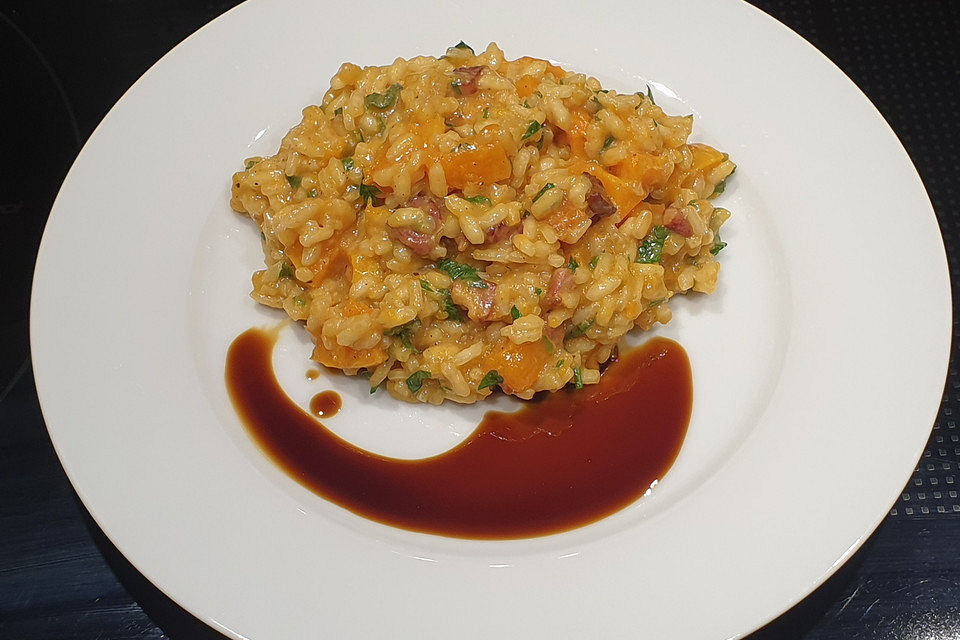 Risotto mit geröstetem Butternusskürbis, Speck und Salbei