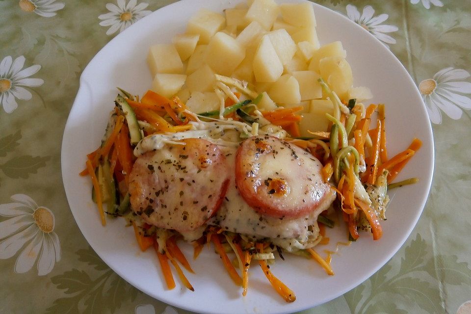 Überbackenes Wildlachsfilet mit Gemüsejulienne