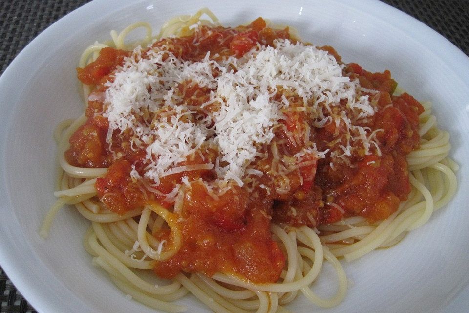 Spaghetti mit Paprika-Tomaten-Soße