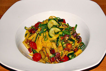 Fettuccine Mit Speck Zucchini Und Safran Von Nogikon Chefkoch