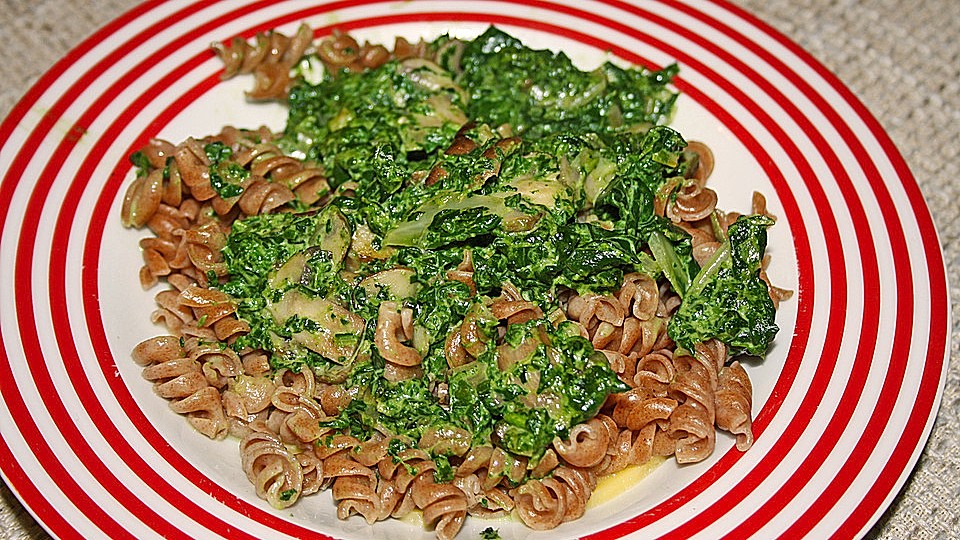 Dinkelnudeln Mit Mangold Spinat Champignon Sosse Von Maxiwolkchen Chefkoch 