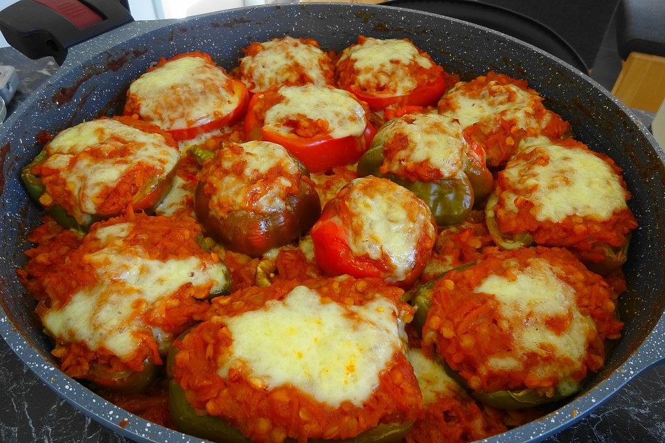 Gefüllte Paprika mit Currylinsen Gefüllte Paprika mit Currylinsen