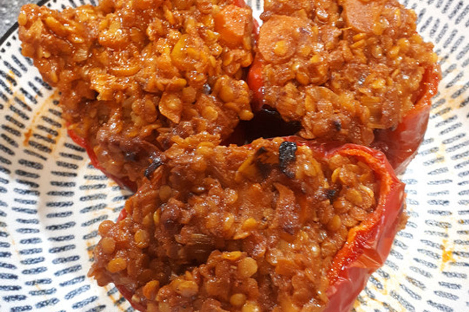 Gefüllte Paprika mit Currylinsen Gefüllte Paprika mit Currylinsen