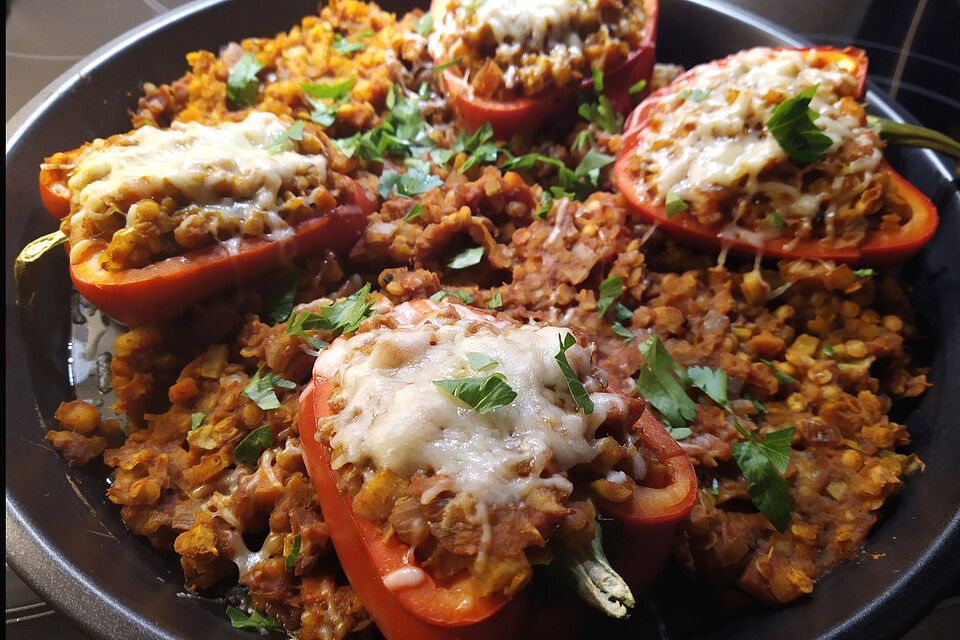 Gefüllte Paprika mit Currylinsen Gefüllte Paprika mit Currylinsen