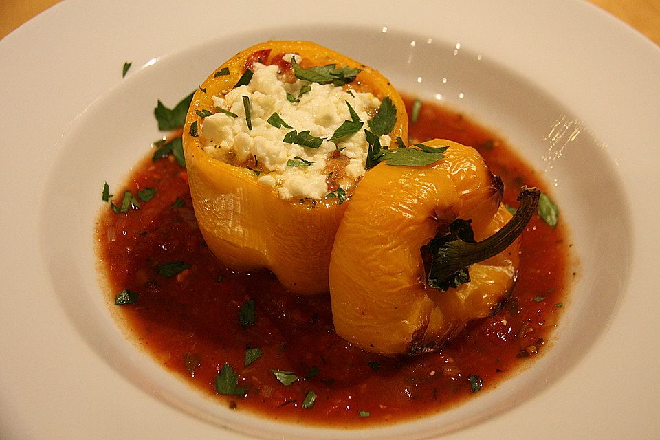 Gefüllte Paprika mit Currylinsen Gefüllte Paprika mit Currylinsen