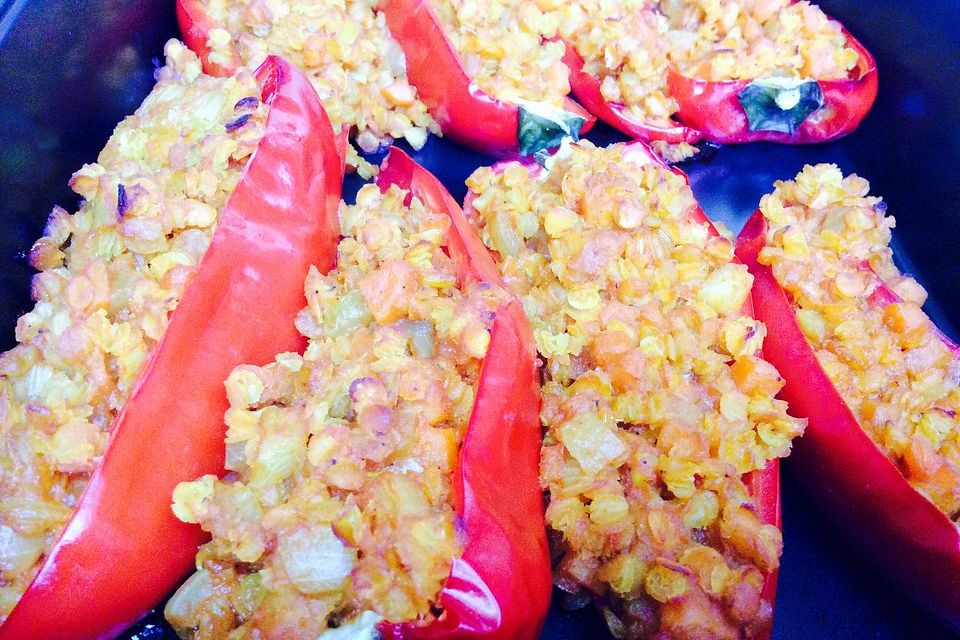 Gefüllte Paprika mit Currylinsen Gefüllte Paprika mit Currylinsen