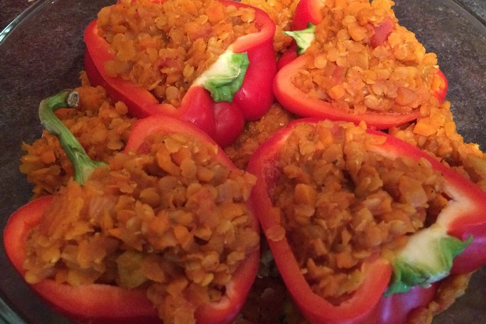 Gefüllte Paprika mit Currylinsen Gefüllte Paprika mit Currylinsen
