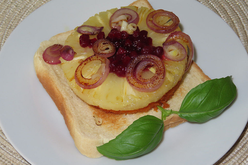 Camembert-Ananas-Toast