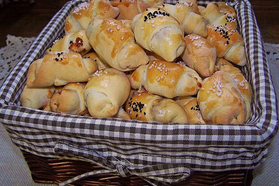 Schinkenhörnchen aus Hefeteig Schinkenhörnchen aus Hefeteig