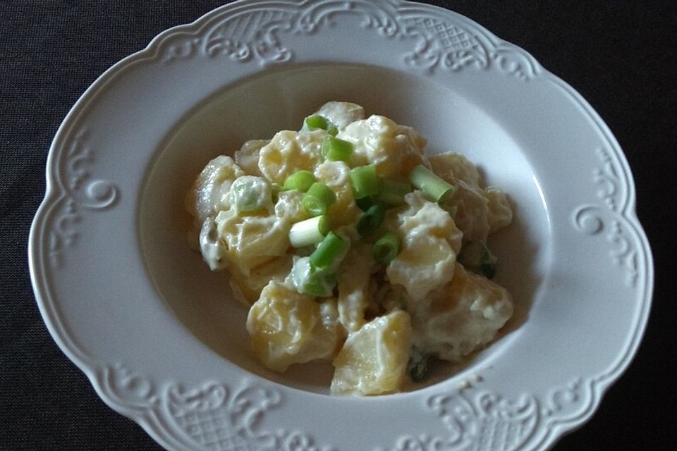 Kartoffelsalat mit Kapern und Frühlingszwiebeln