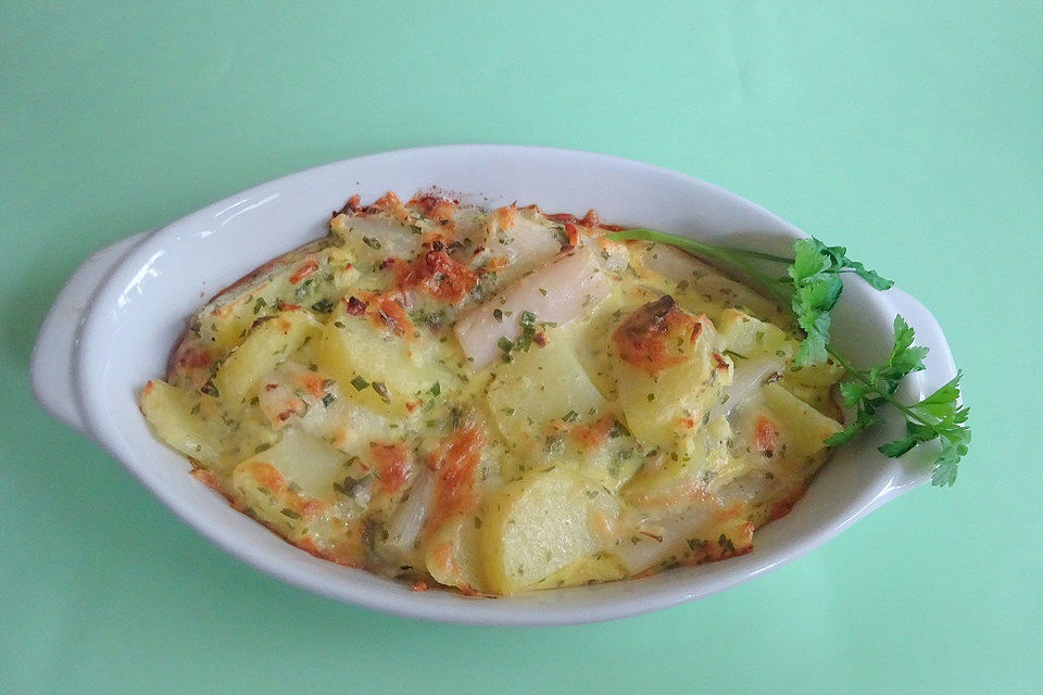 Schwarzwurzel-Auflauf mit Kartoffeln und Käsesoße - vegetarisch