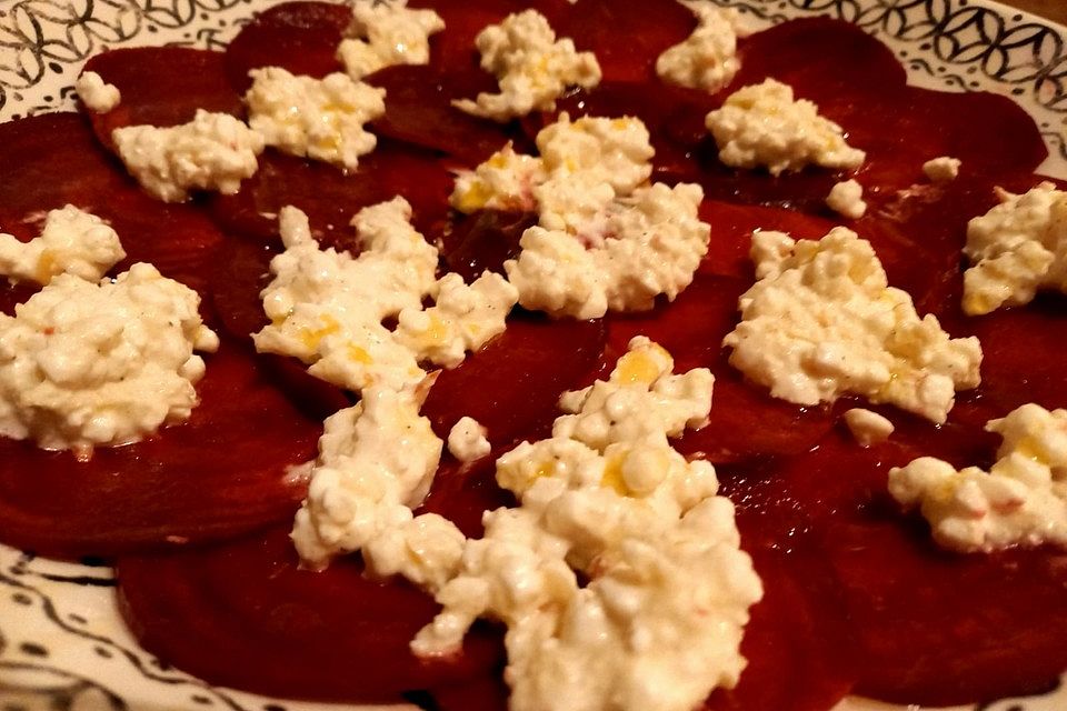 Rote Bete mit Apfelmeerrettich-Hüttenkäse