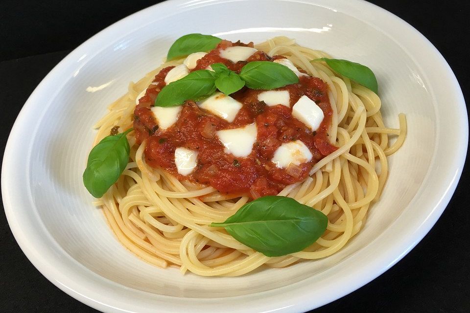 Tomaten-Basilikum-Mozzarella Spagetti à la NatHi