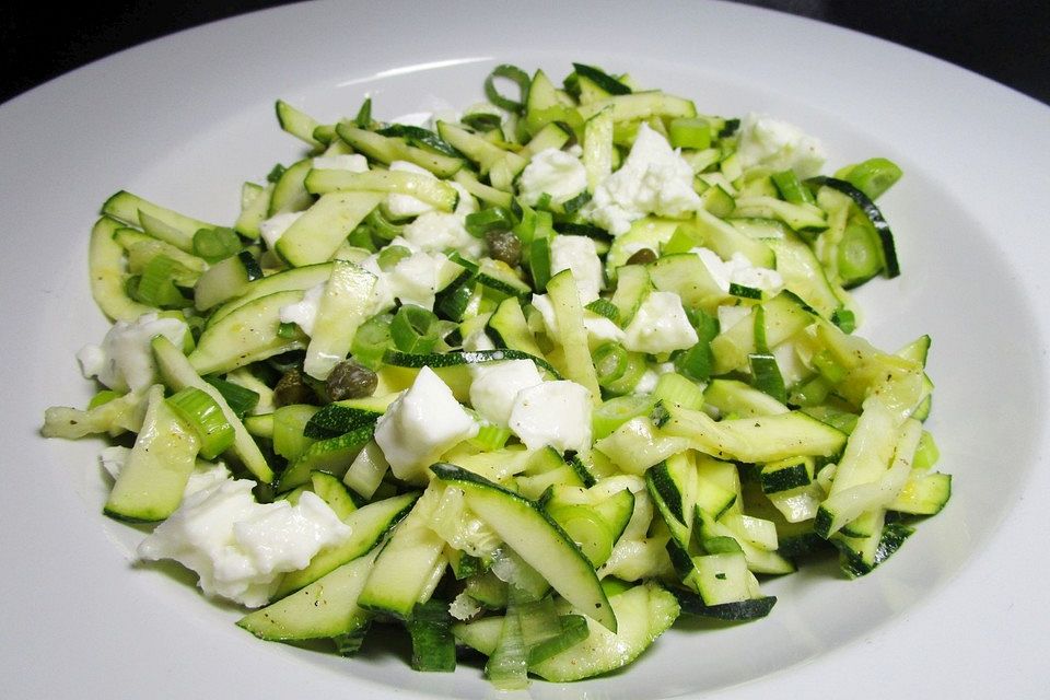 Zucchini-Salat mit Kapern