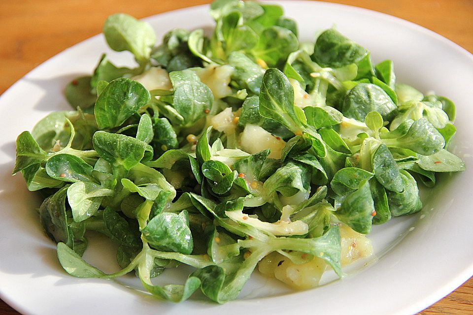 Feldsalat mit Kartoffel-Balsamico-Dressing