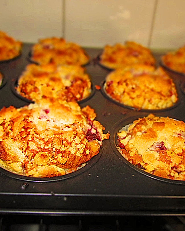 Raspberry Crumble Cupcakes