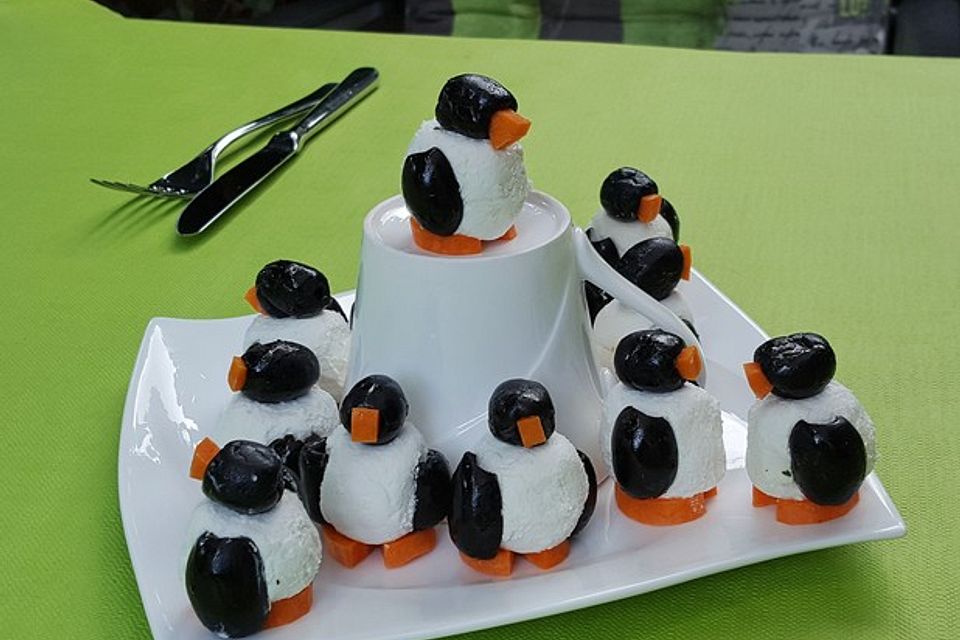 Oliven-Ziegenkäse-Pinguine