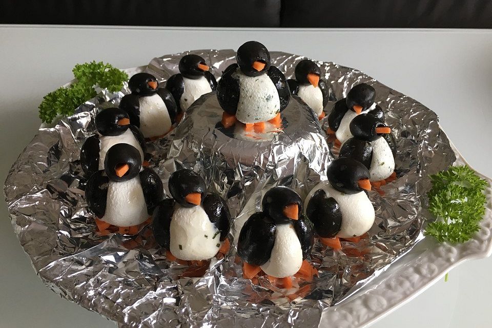 Oliven-Ziegenkäse-Pinguine