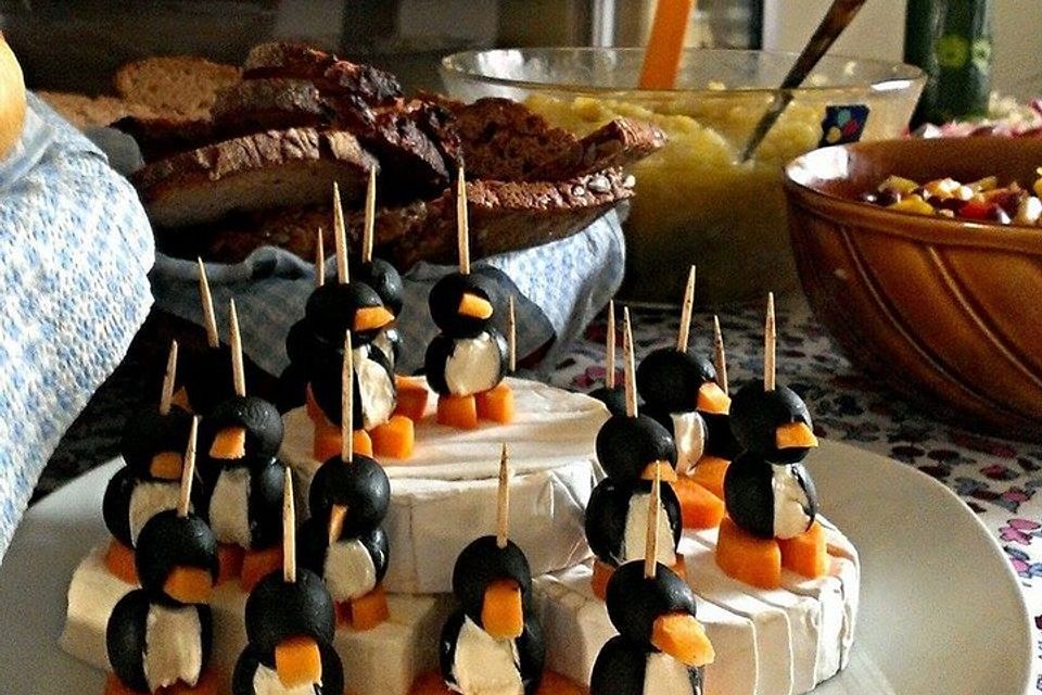 Oliven-Ziegenkäse-Pinguine