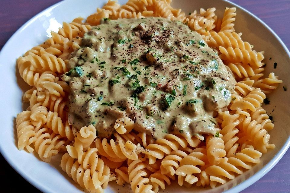 Pasta mit veganer Käse-Sahne-Sauce