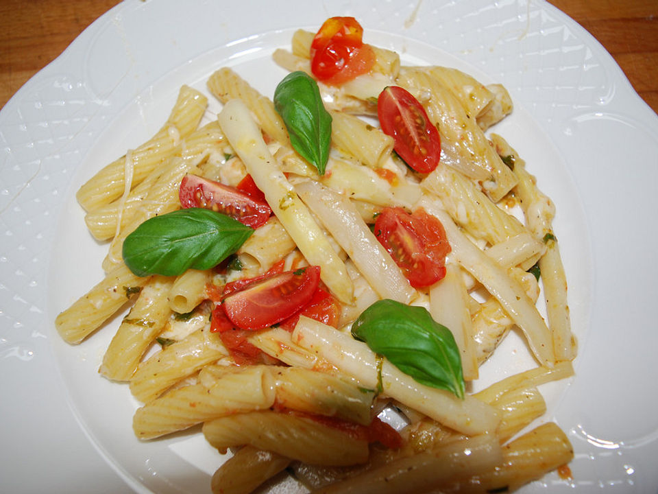 Pasta mit weißem Spargel und Tomaten von Schweri | Chefkoch